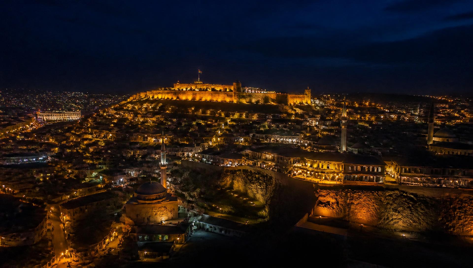Gaziantep kalesi gece manzarası